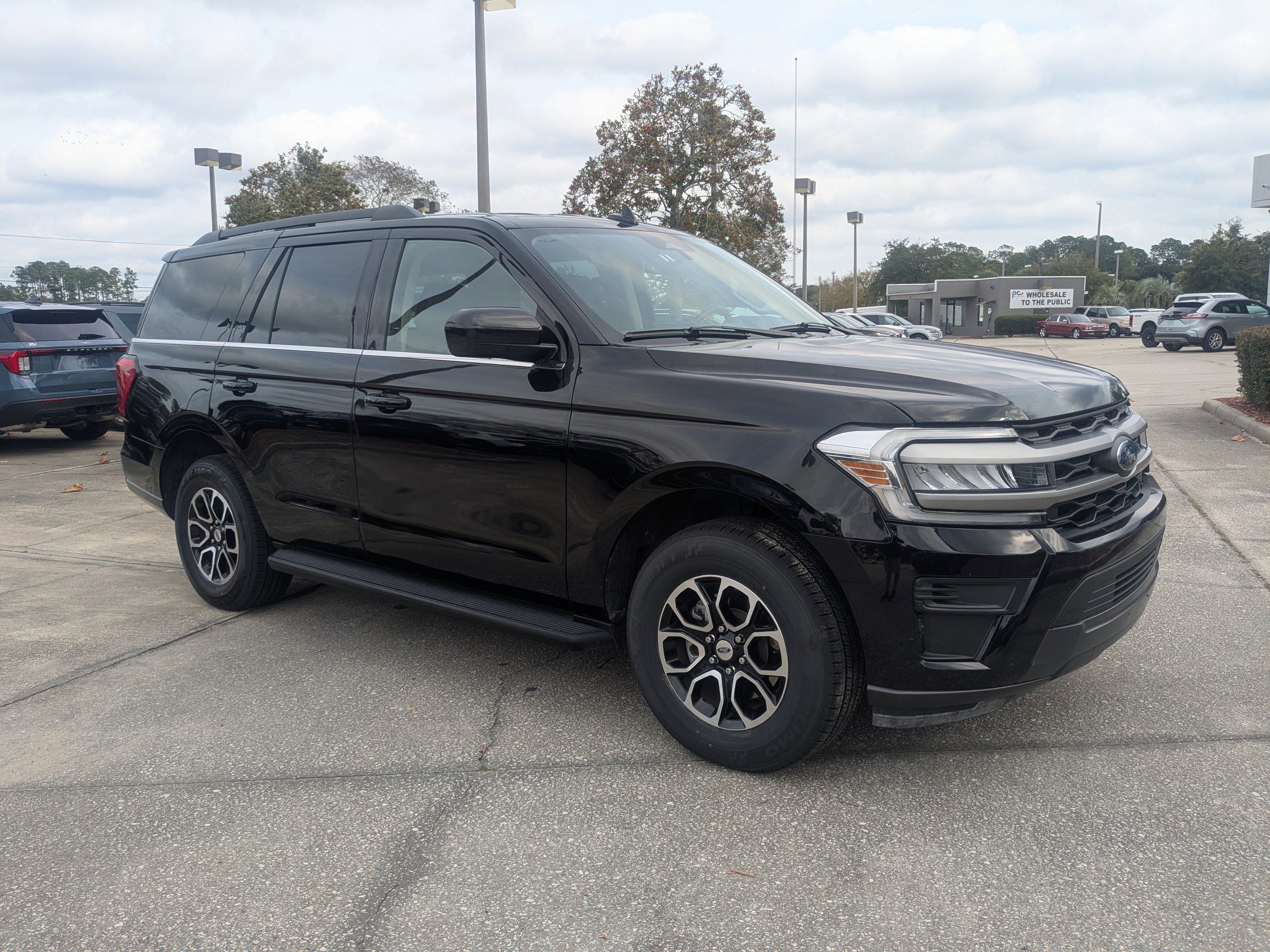 Certified 2024 Ford Expedition XLT image 2