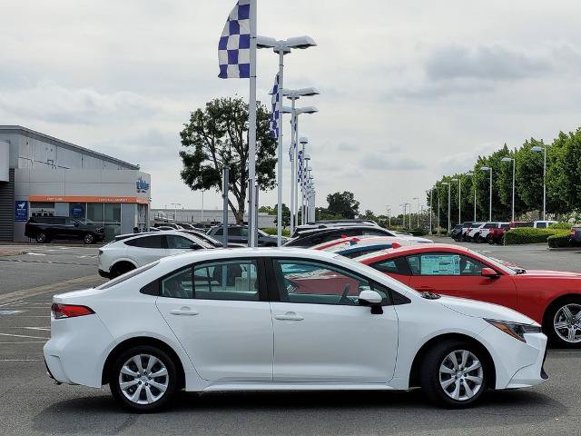 Used 2022 Toyota Corolla LE FWD image 3
