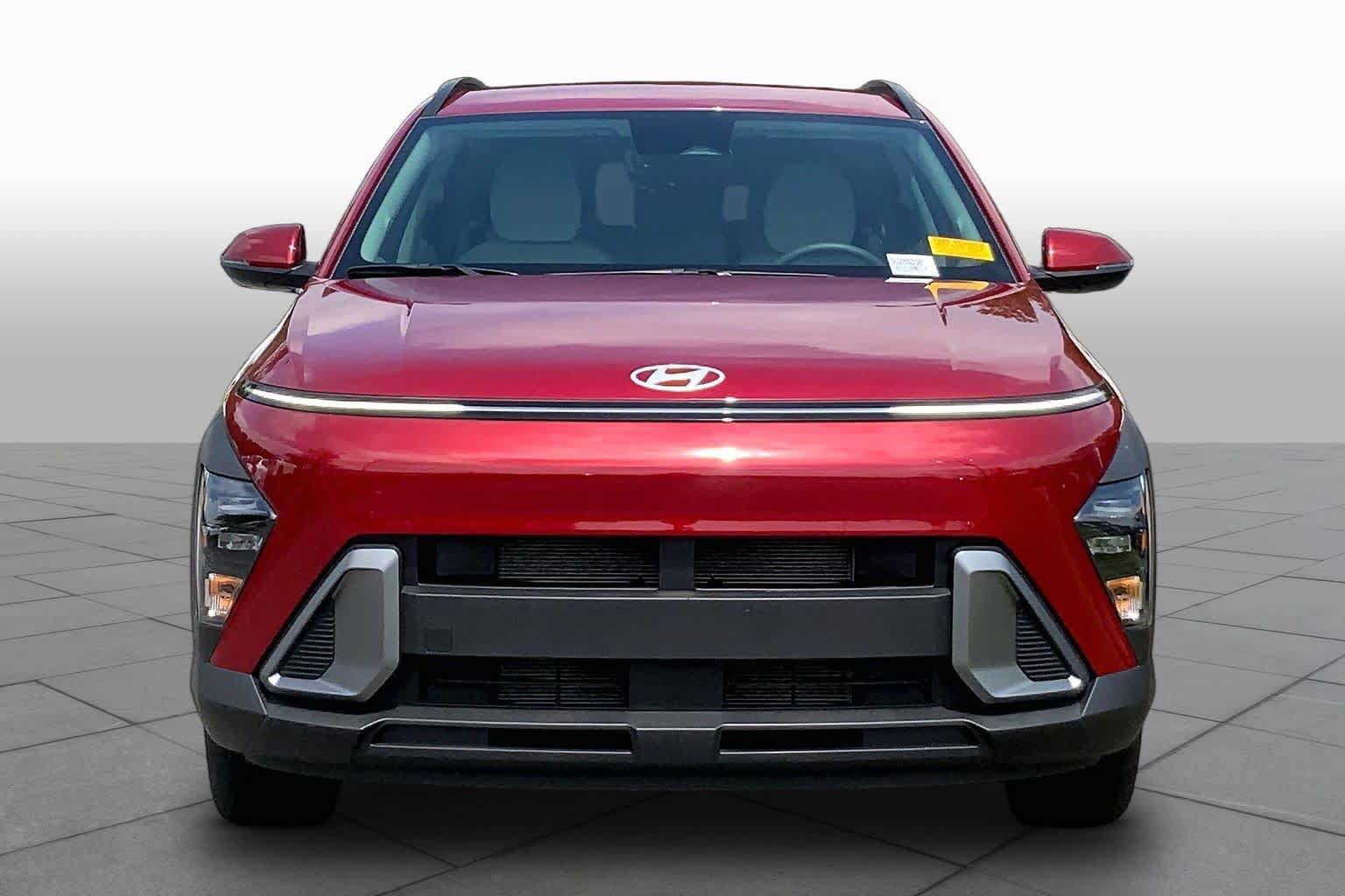 Used 2025 Hyundai Kona SEL FWD image 4