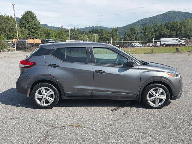 Used 2020 Nissan Kicks S FWD image 2