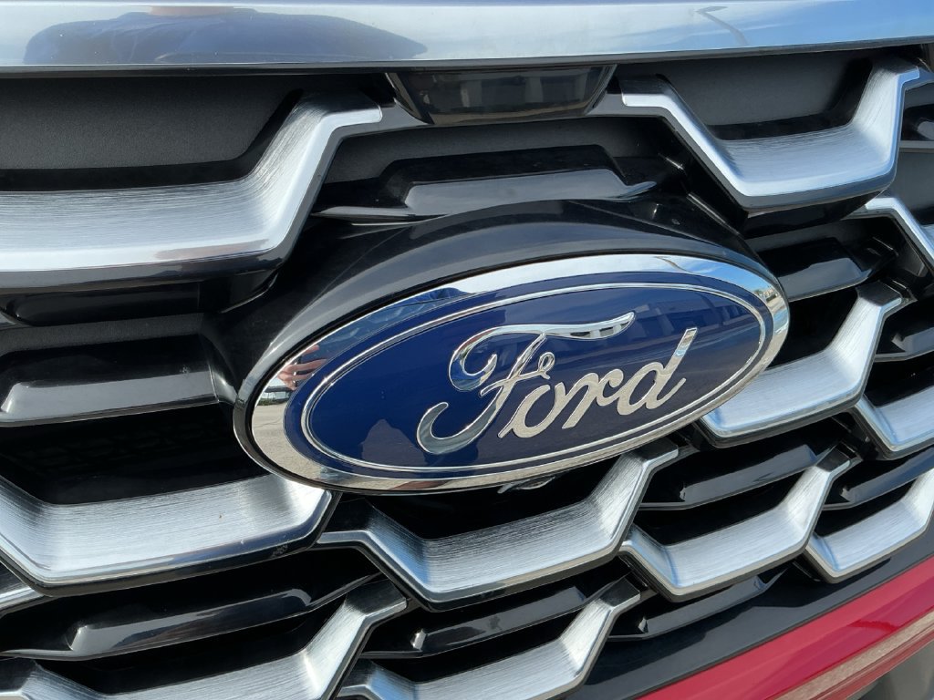 Certified 2025 Ford Explorer Platinum w/ Ultimate Package AWD/4WD image 12