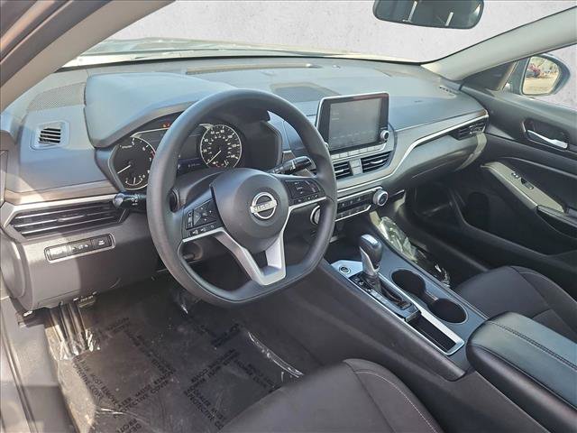 Used 2025 Nissan Altima 2.5 SV FWD image 10