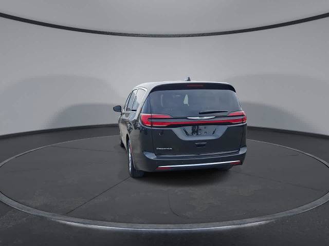 Used 2025 Chrysler Pacifica Select FWD image 7