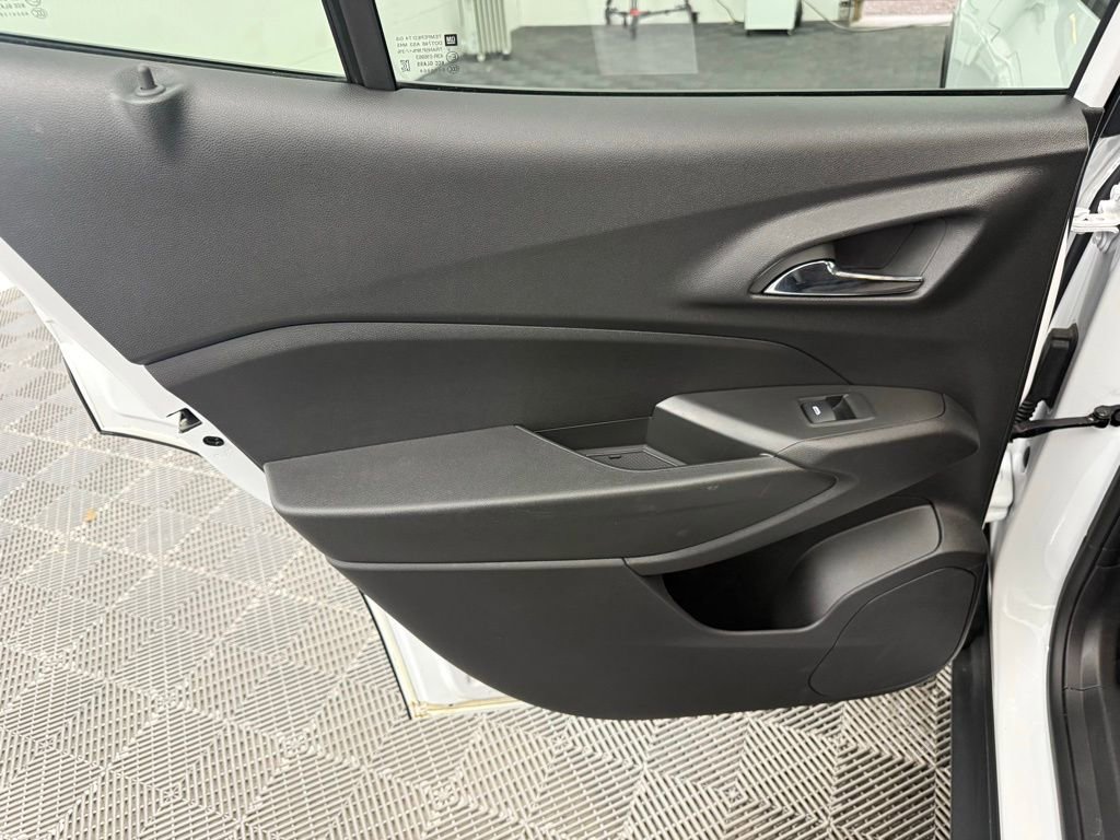 Used 2025 Chevrolet Trax LT w/ Driver Confidence Package image 26