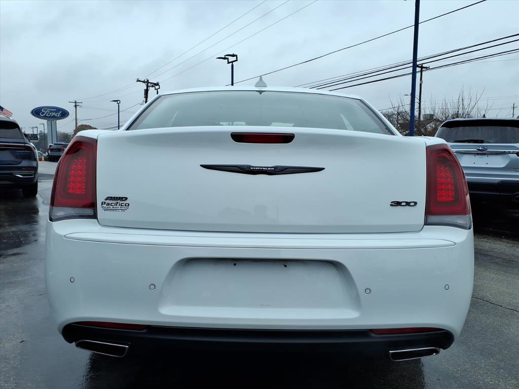 Used 2023 Chrysler 300 Touring L w/ Popular Equipment Group image 4