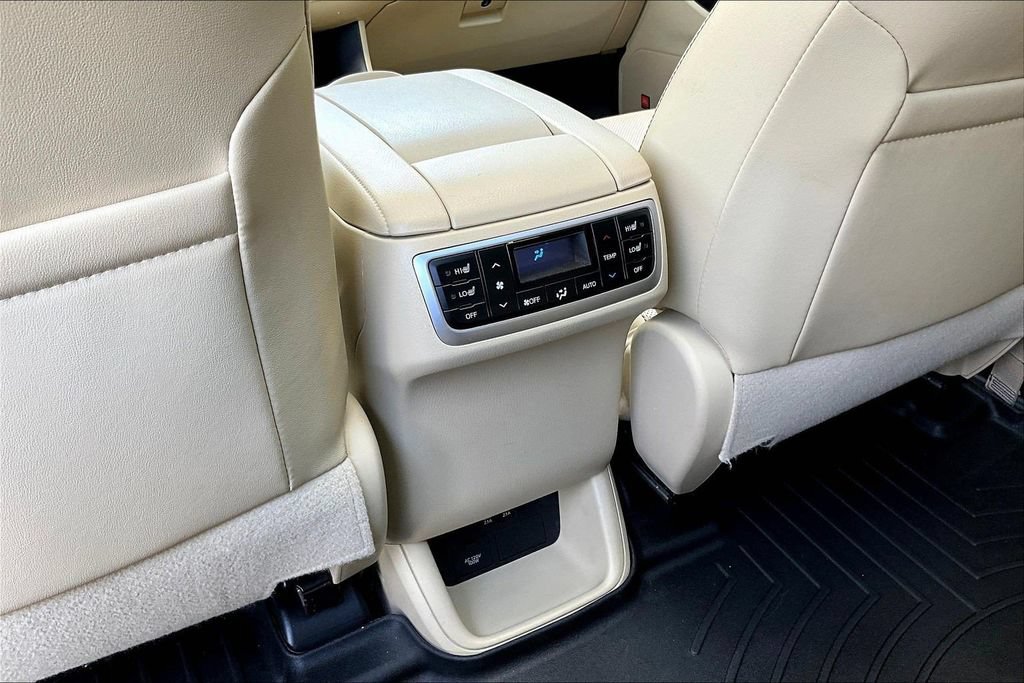 Used 2019 Toyota Highlander Limited Platinum AWD/4WD image 12