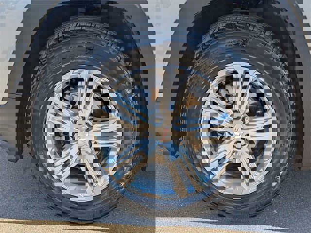 Used 2024 GMC Terrain SLE image 32