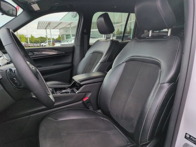 Used 2023 Jeep Grand Cherokee Altitude AWD/4WD image 28