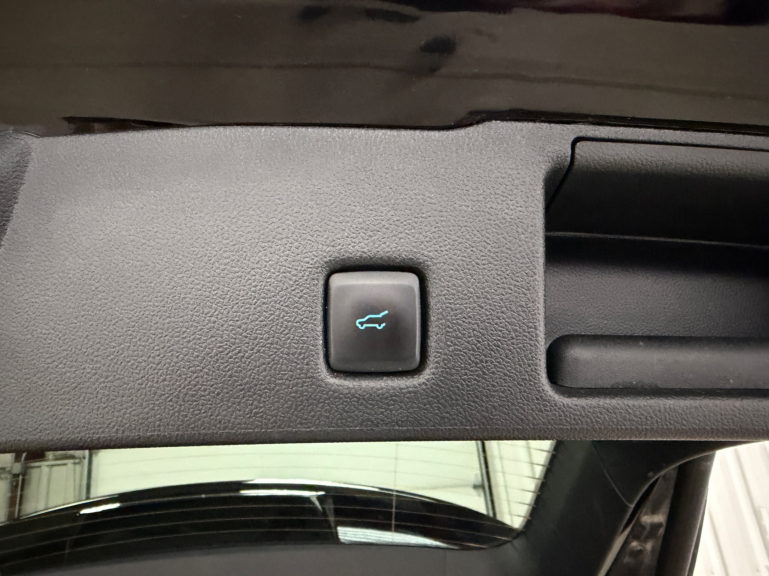 Certified 2024 Ford Escape Platinum AWD/4WD image 29