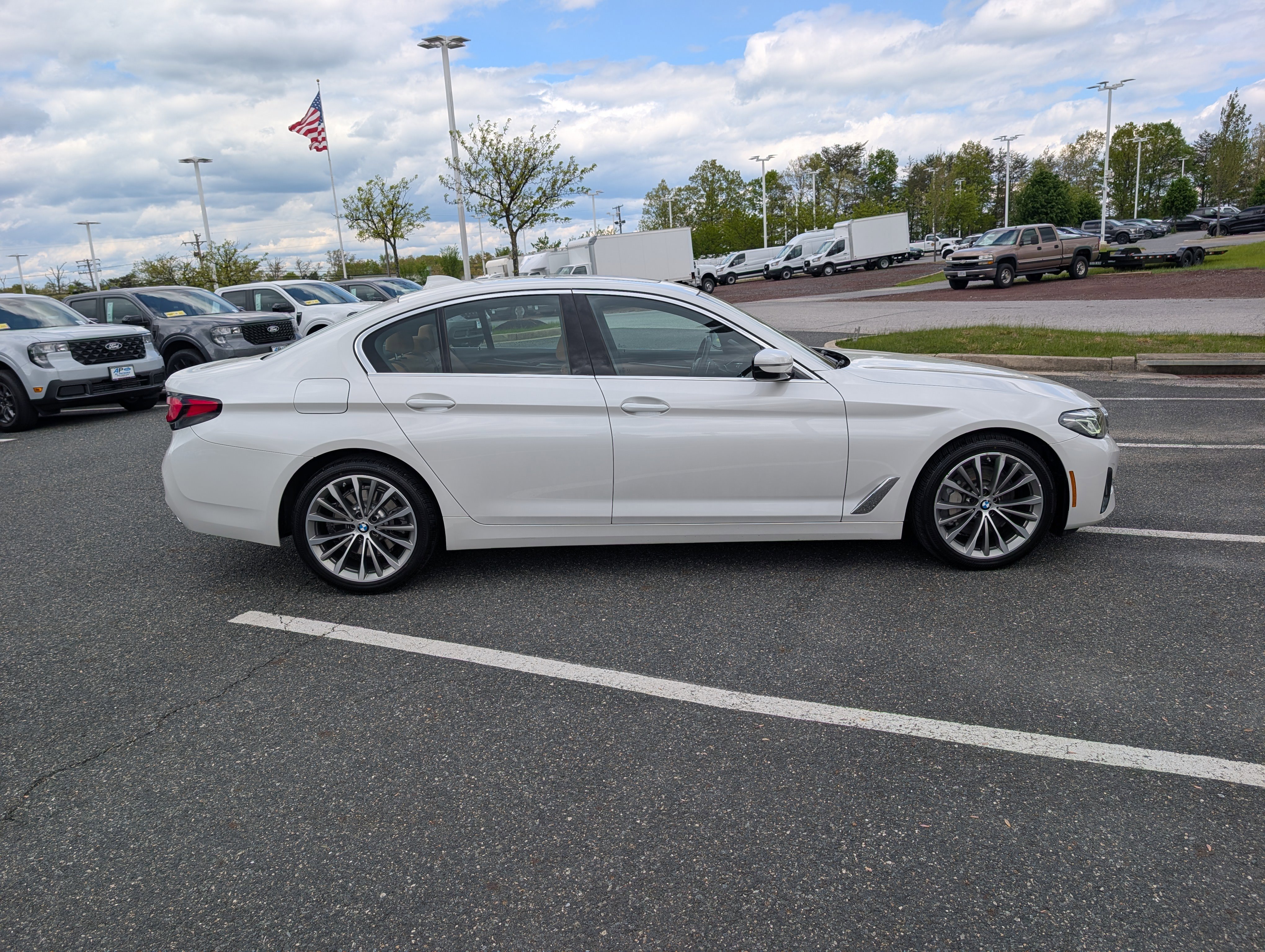 Used 2022 BMW 530i xDrive w/ Premium Package AWD/4WD image 2