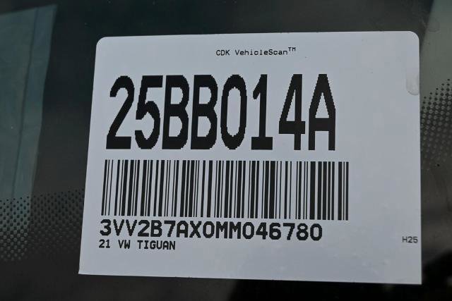 Used 2021 Volkswagen Tiguan SE image 35