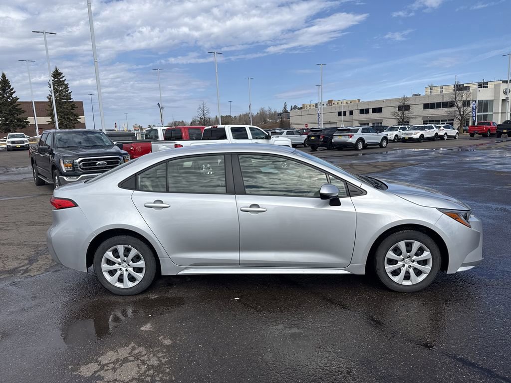 Used 2022 Toyota Corolla LE FWD image 2