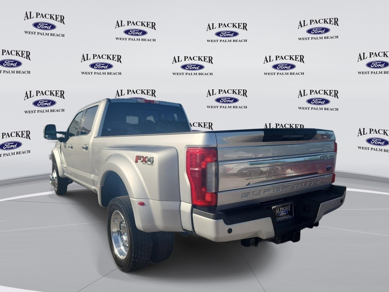 Certified 2019 Ford F450 Platinum w/ Platinum Ultimate Package AWD/4WD image 4