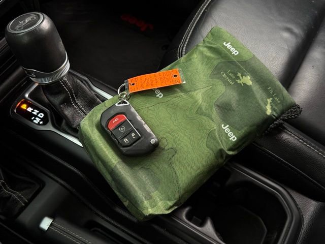 Used 2019 Jeep Wrangler Unlimited Sahara w/ Advanced Safety Group image 5