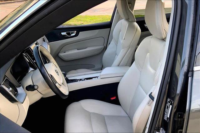 Used 2020 Volvo XC60 T5 Momentum image 10