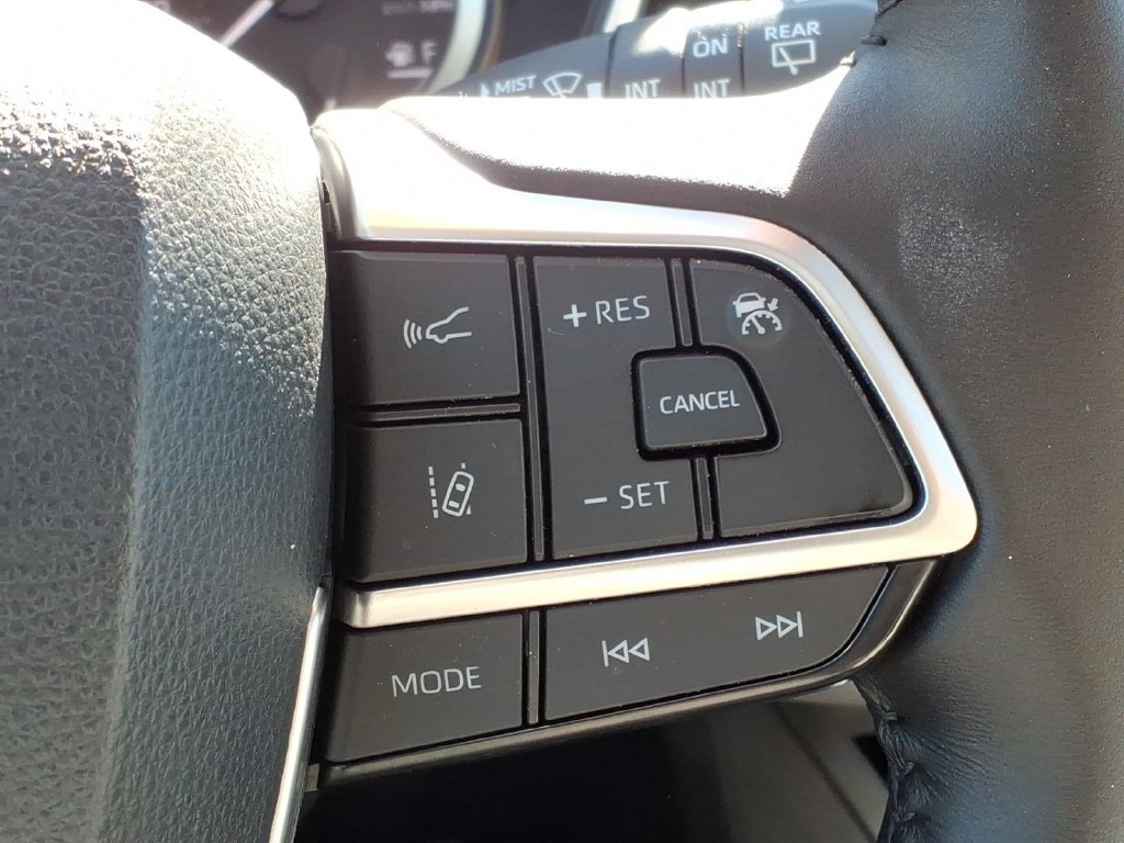 Used 2023 Toyota Highlander XLE AWD/4WD image 9