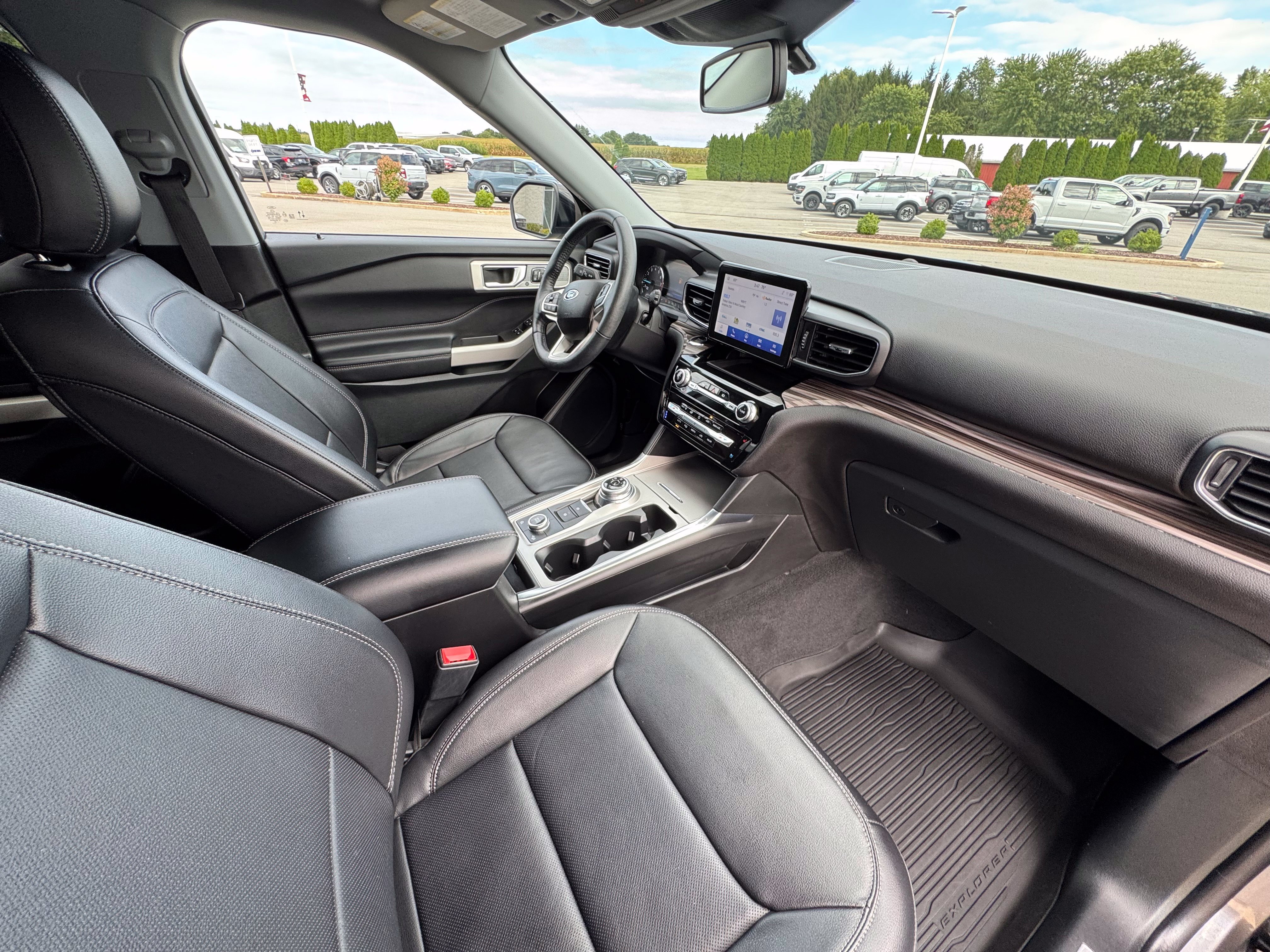 Certified 2023 Ford Explorer Limited w/ Hybrid Equipment Group 310A AWD/4WD image 10