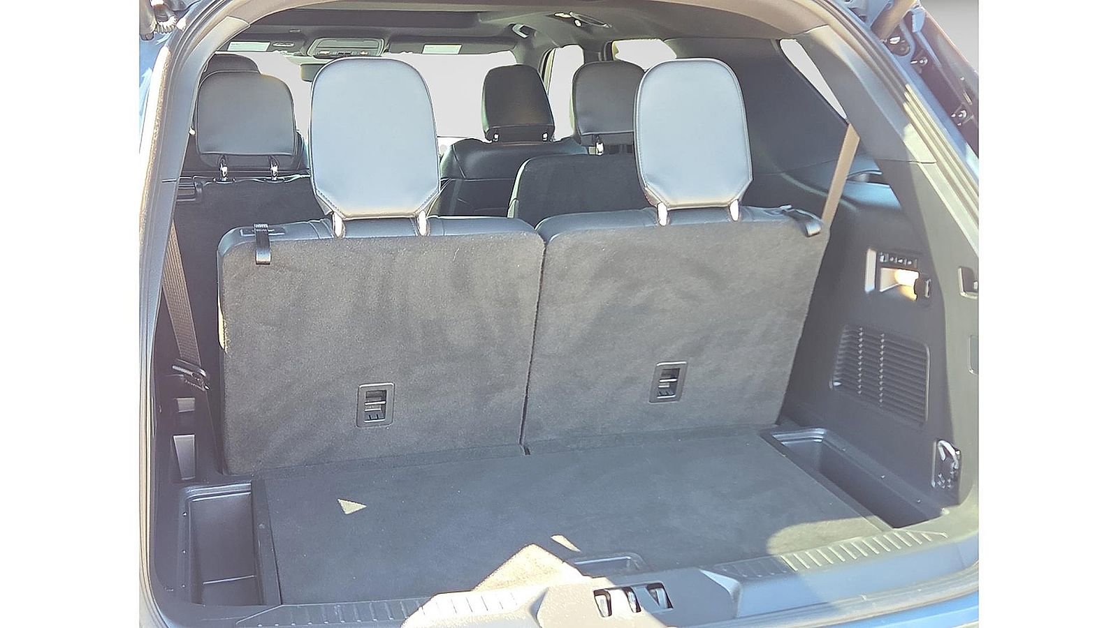 Certified 2025 Ford Explorer ST image 9