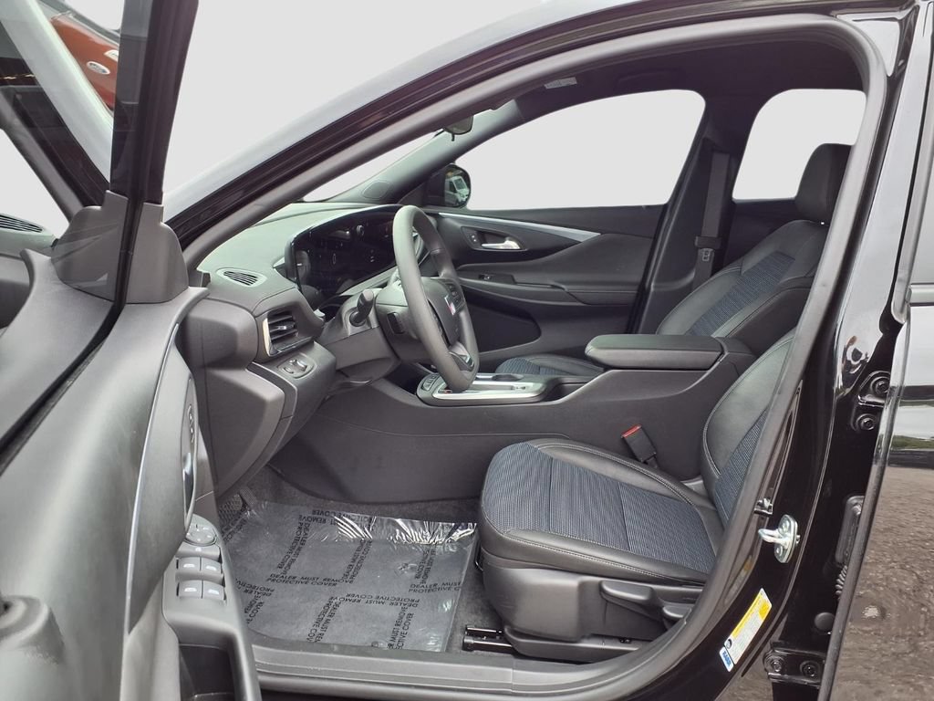 Used 2025 Buick Envista Preferred FWD image 25