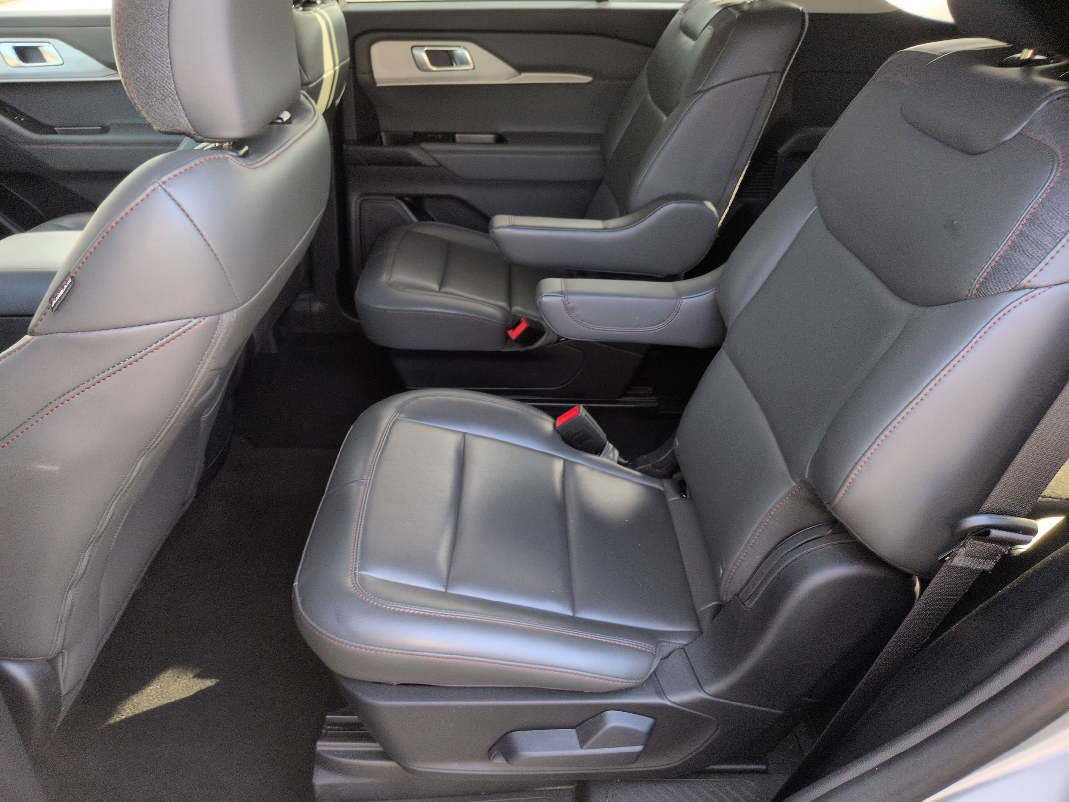 Certified 2025 Ford Explorer Active w/ Active Comfort Package RWD image 30