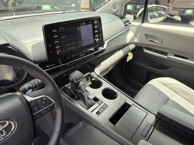 Used 2021 Toyota Sienna Limited FWD image 25