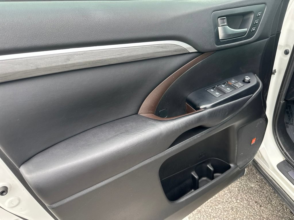 Used 2019 Toyota Highlander Limited AWD/4WD image 13