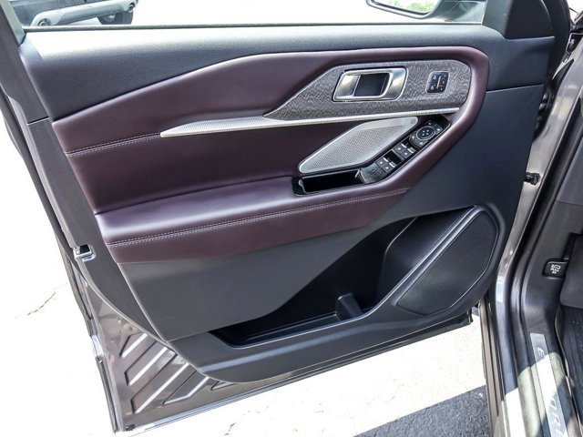 Certified 2025 Ford Explorer Platinum image 28