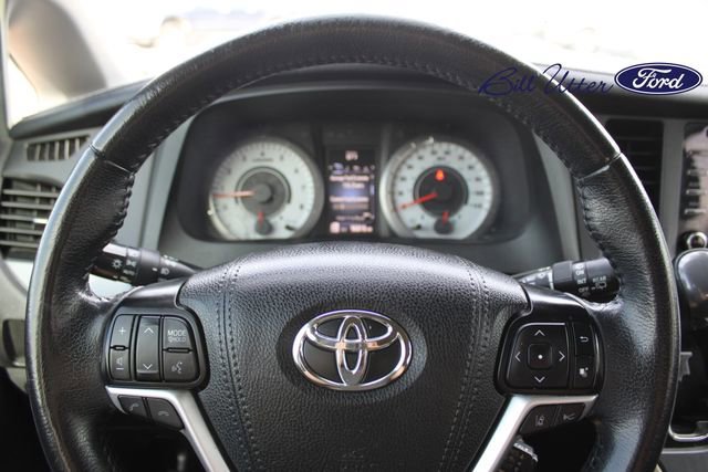 Used 2019 Toyota Sienna SE image 25