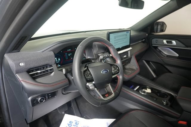 Certified 2025 Ford Explorer ST AWD/4WD image 17
