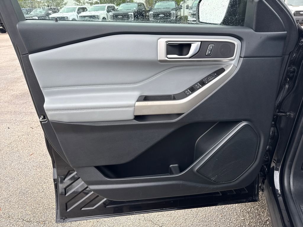 Certified 2022 Ford Explorer XLT w/ Equipment Group 202A image 14