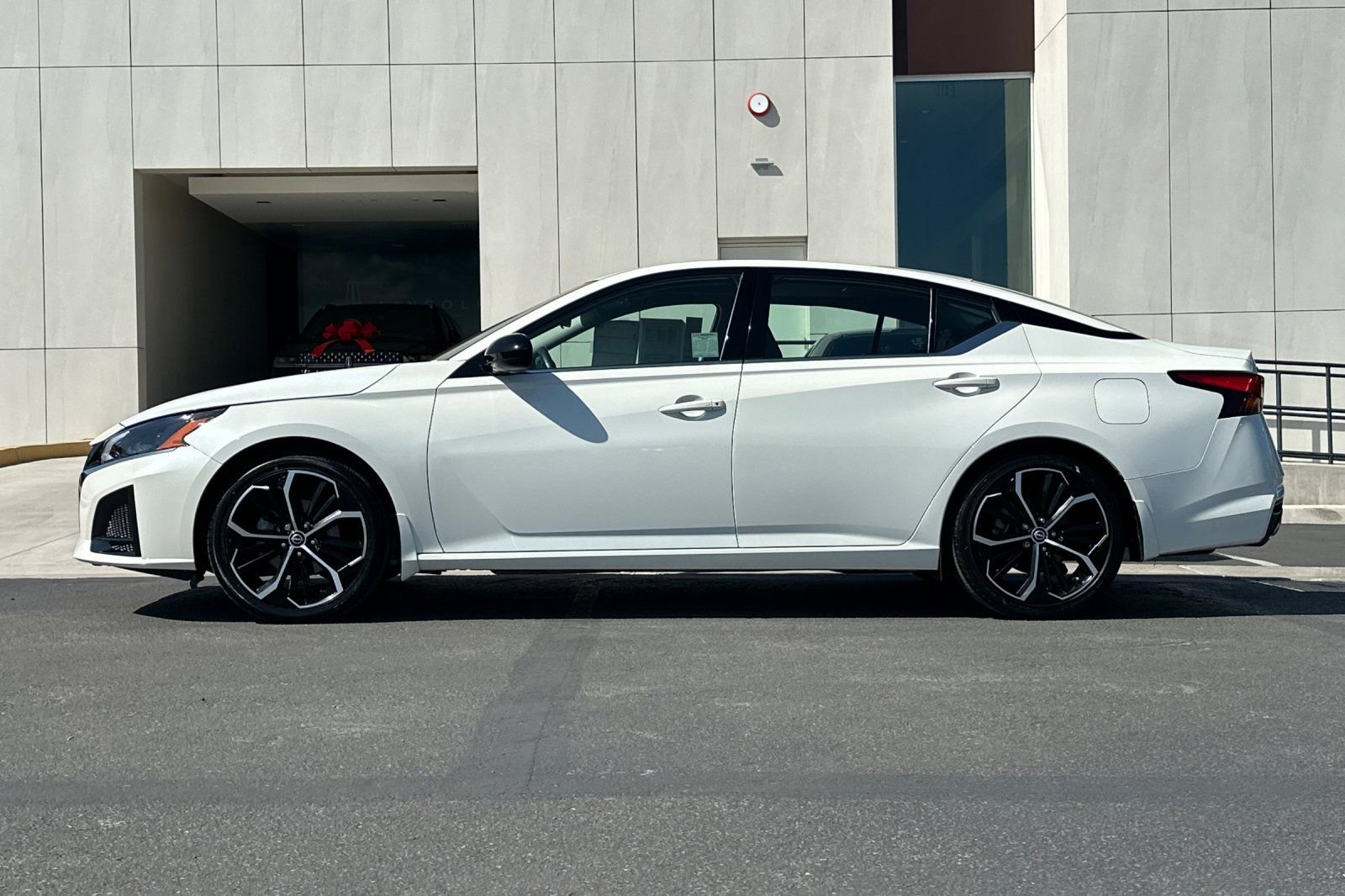 Used 2023 Nissan Altima 2.5 SR w/ SR Premium Package FWD image 6