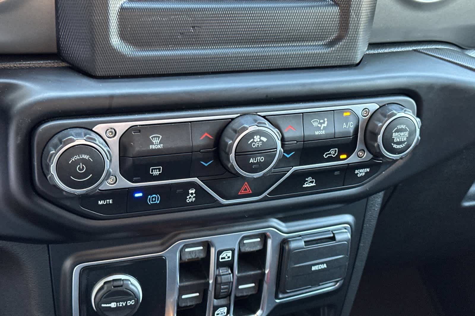 Used 2023 Jeep Wrangler Unlimited AWD/4WD image 21