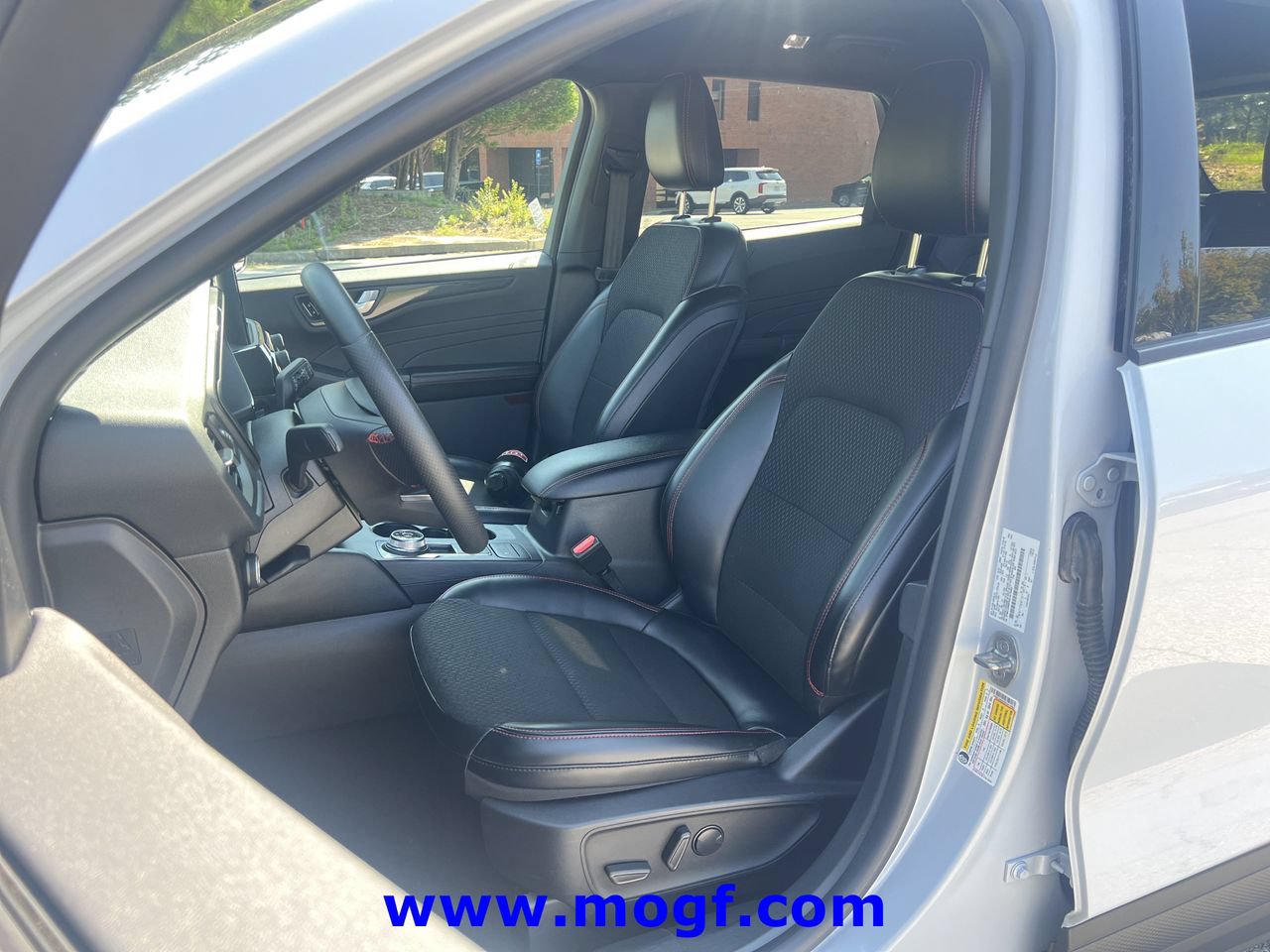 Certified 2025 Ford Escape ST-Line FWD image 19