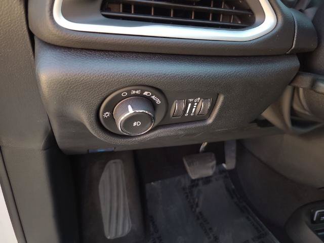 Used 2025 Chrysler Pacifica Select FWD image 23