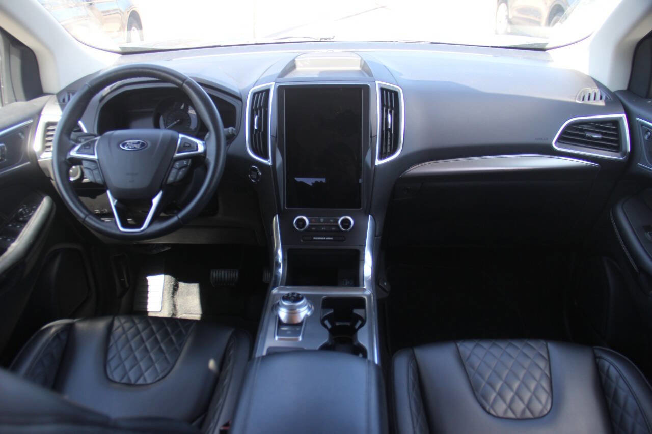 Certified 2024 Ford Edge Titanium AWD/4WD image 14