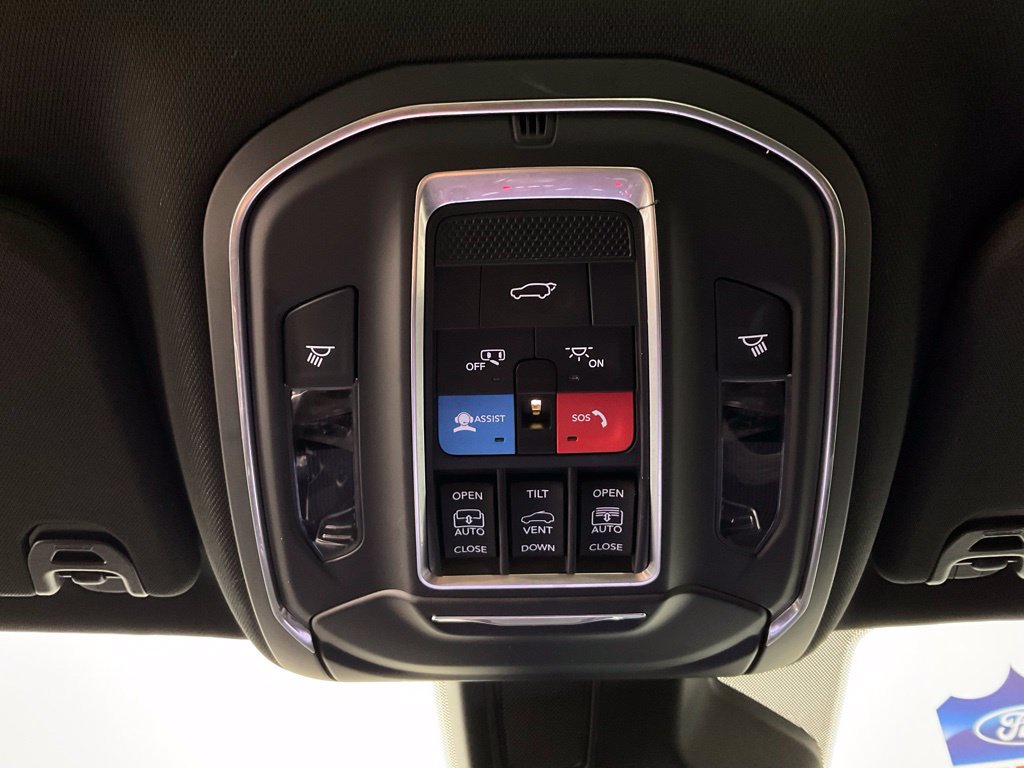 Used 2022 Jeep Wagoneer Series III w/ Premium Group I AWD/4WD image 21