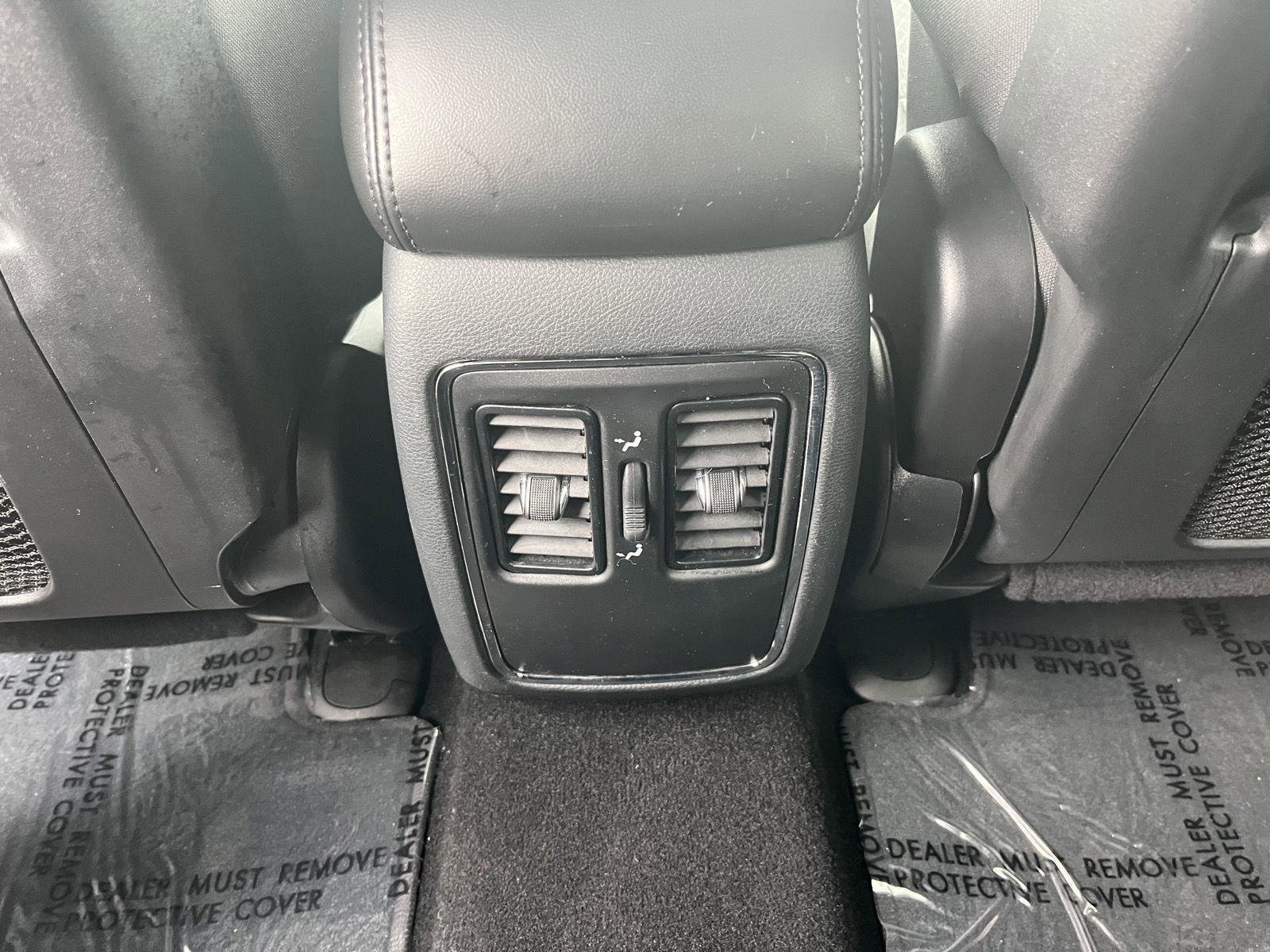 Used 2019 Jeep Grand Cherokee Laredo w/ 18" Wheel & 8.4" Radio Group AWD/4WD image 13
