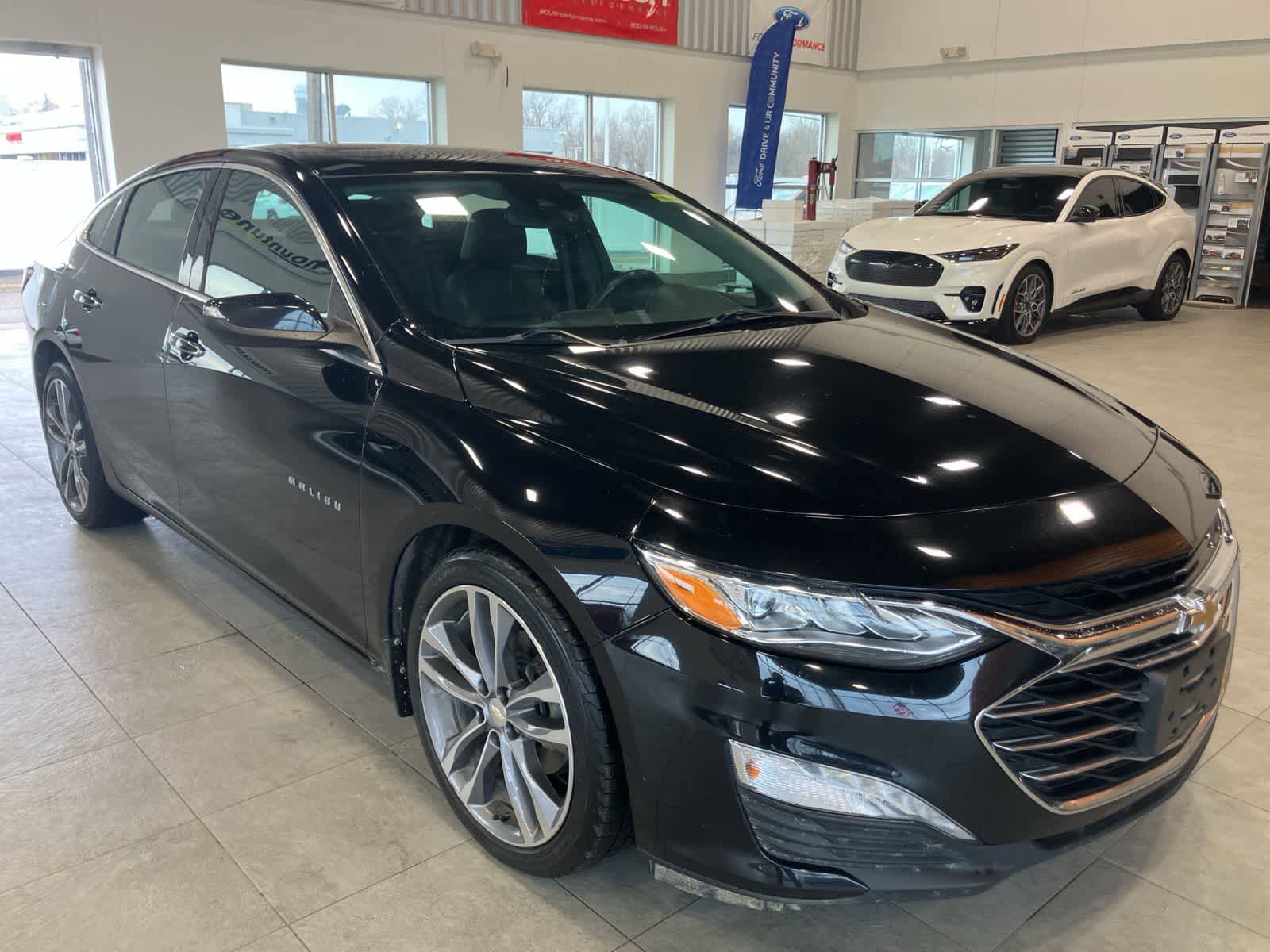 Used 2019 Chevrolet Malibu Premier FWD image 3