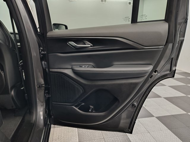 Used 2023 Jeep Grand Cherokee Altitude AWD/4WD image 28