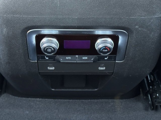 Used 2021 GMC Yukon SLT w/ SLT Premium Package image 27