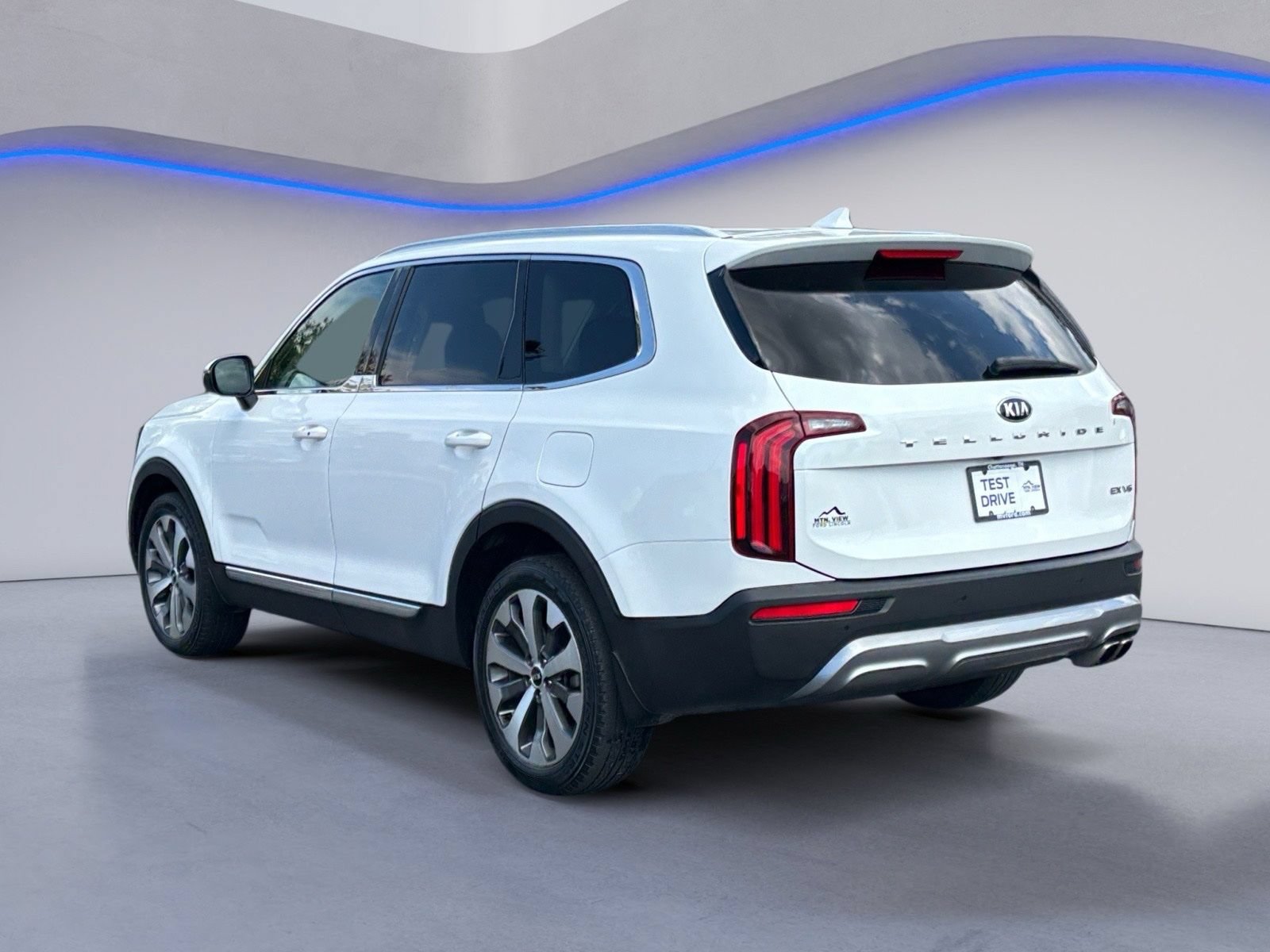Used 2021 Kia Telluride EX w/ EX Premium Package FWD image 3