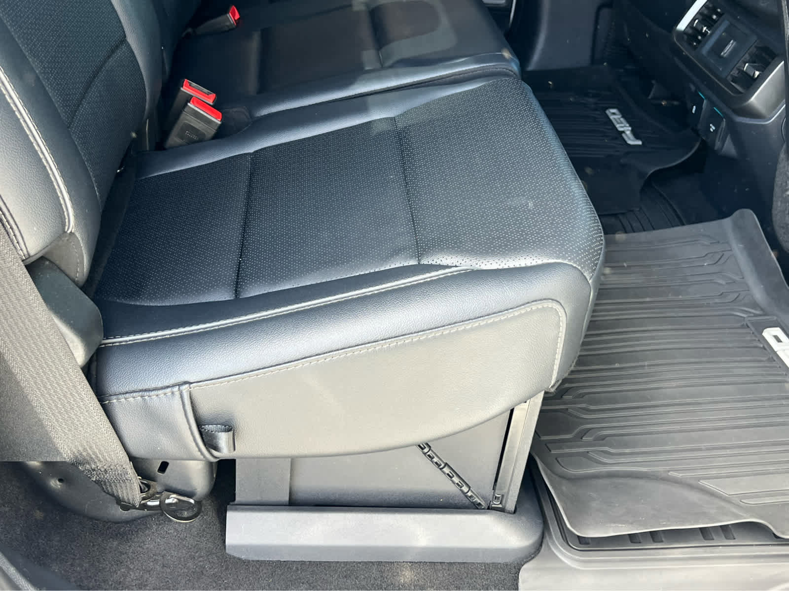 Certified 2025 Ford F150 Lariat w/ Equipment Group 501A Mid image 22