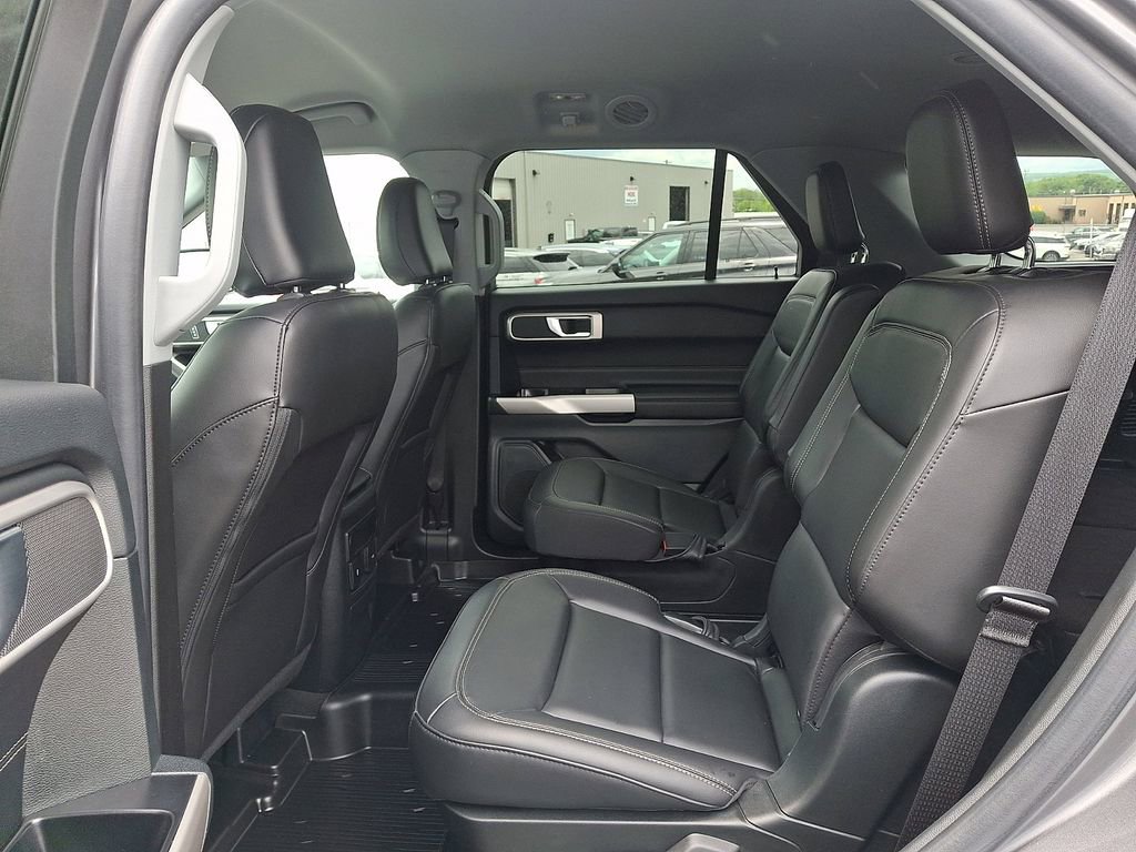 Certified 2023 Ford Explorer XLT w/ Equipment Group 202A AWD/4WD image 10