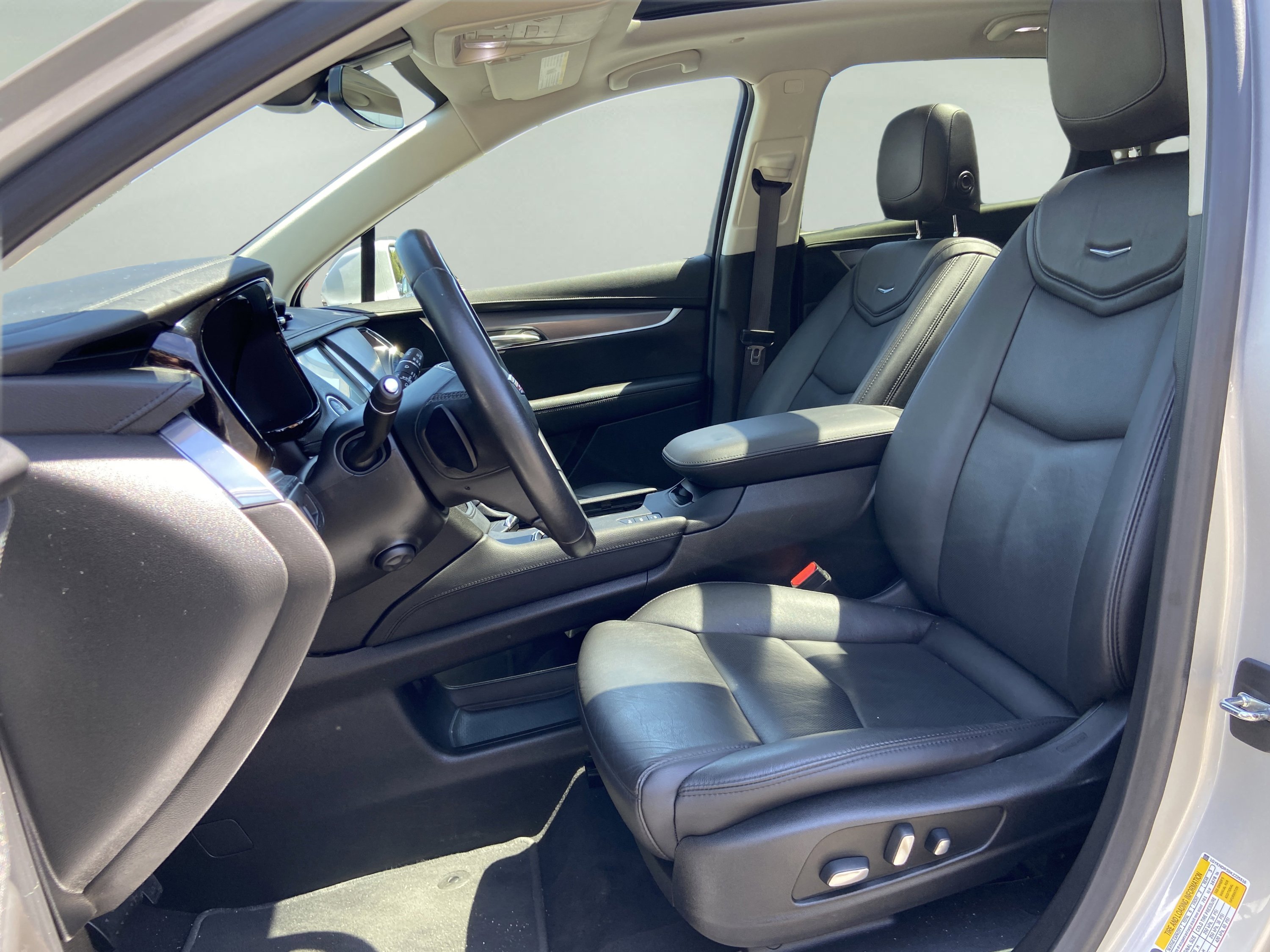 Used 2019 Cadillac XT5 Luxury w/ LPO, Black Ice Package image 10