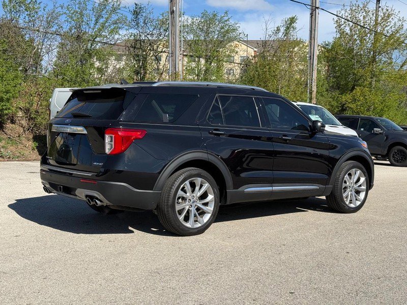 Certified 2023 Ford Explorer Platinum w/ Technology Package AWD/4WD image 3