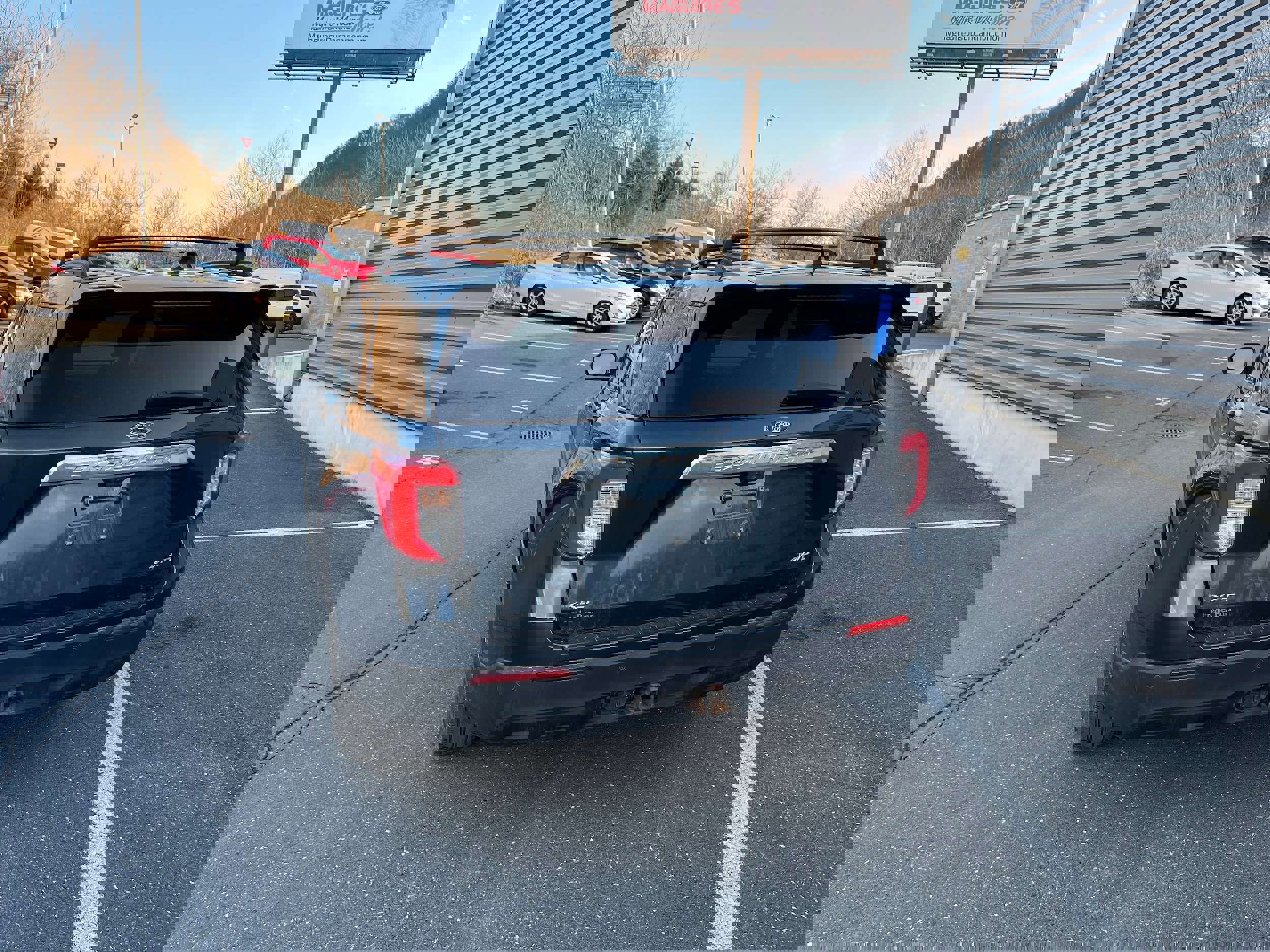 Certified 2023 Ford Explorer XLT w/ Class IV Trailer Tow Package image 4