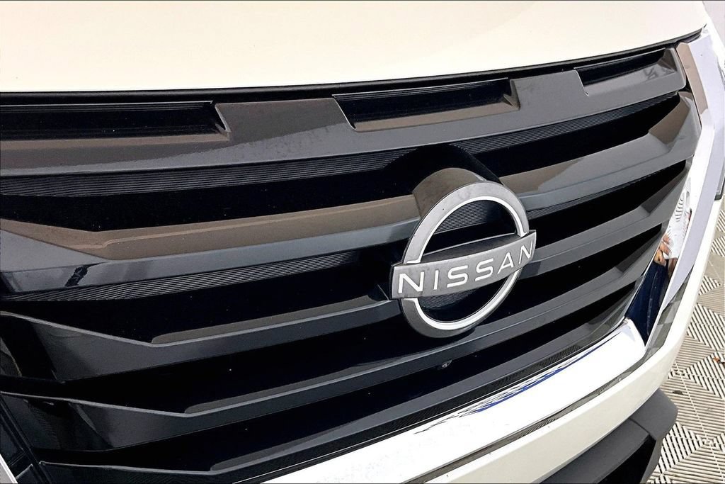 Used 2023 Nissan Pathfinder Platinum w/ Lighting Package (N93) FWD image 24