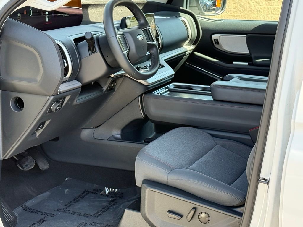 Certified 2025 Ford Expedition Active image 6