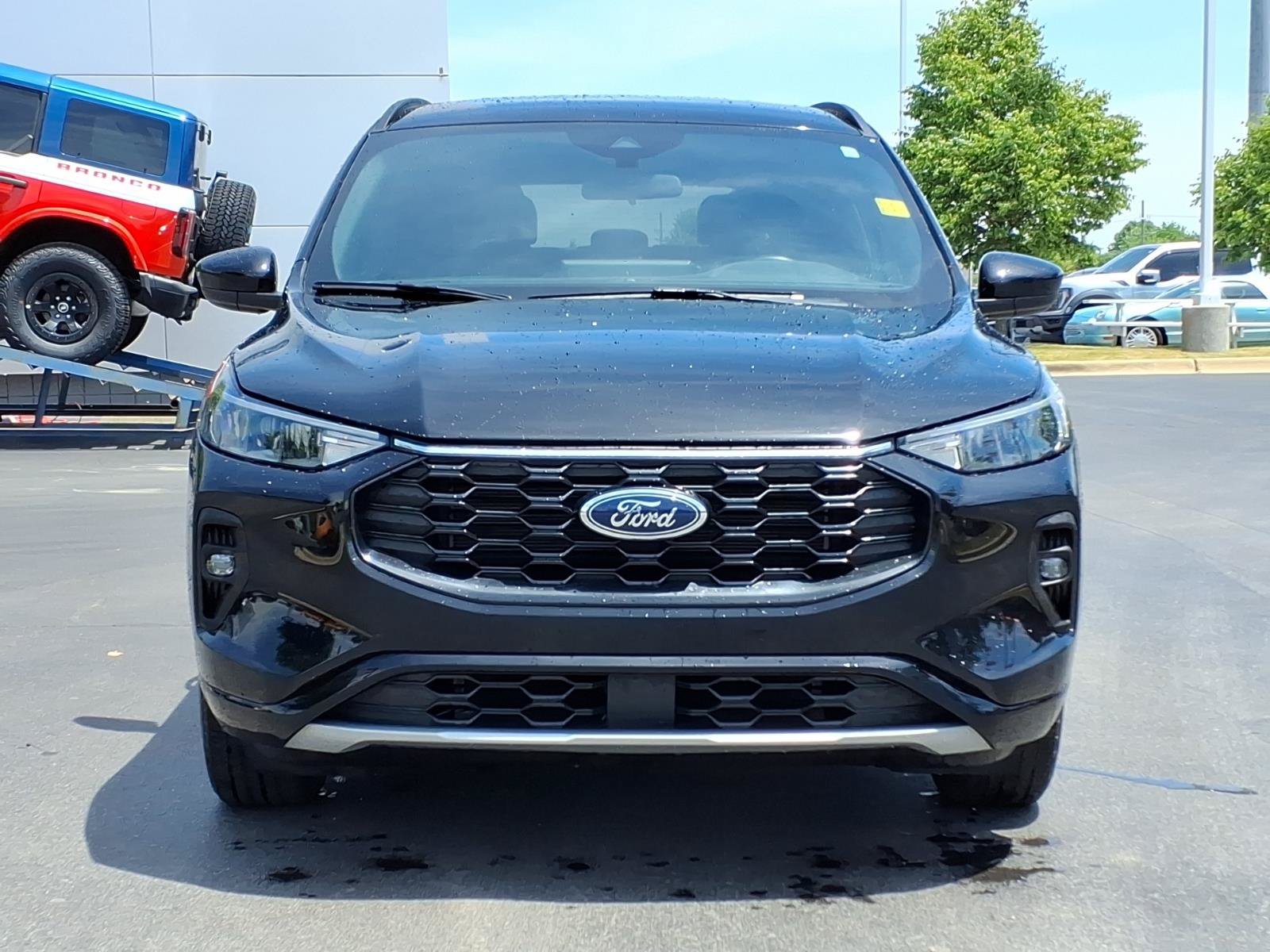 Certified 2023 Ford Escape ST-Line Select w/ Tech Pack #1 AWD/4WD image 2
