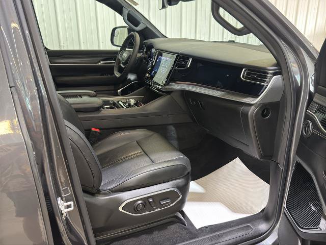 Used 2023 Jeep Wagoneer L Series III w/ Premium Group I AWD/4WD image 32